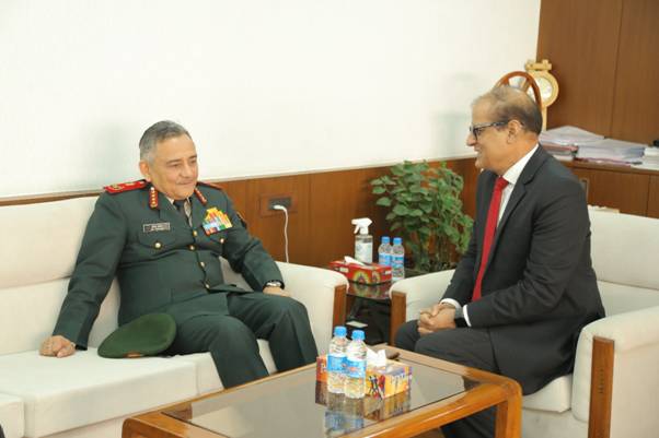 चीफ ऑफ डिफेंस स्टाफ (सीडीएस) जनरल अनिल चौहान ने सी-डॉट का दौरा किया
